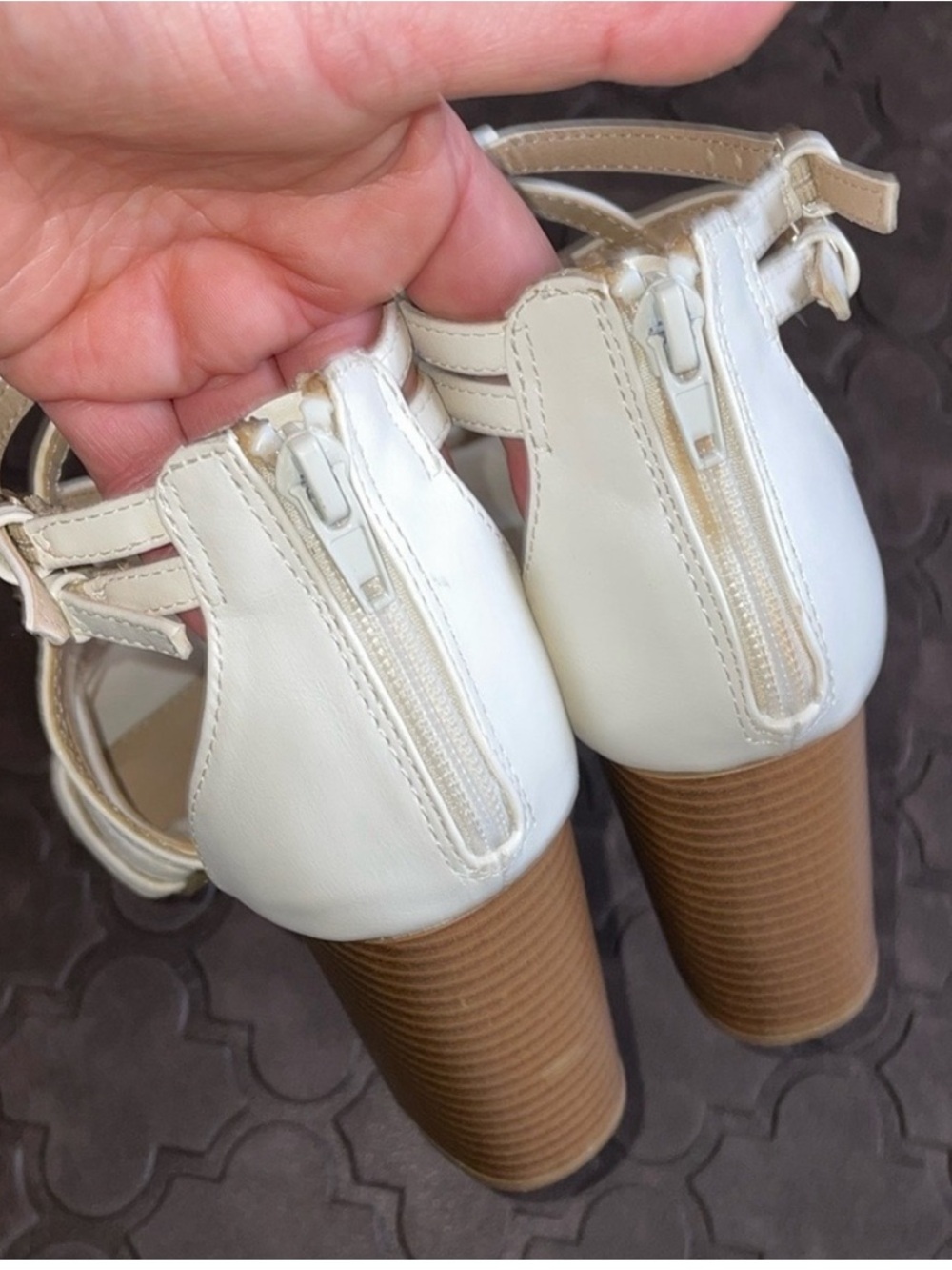 Block off white heels sandals - Picture 2 of 7